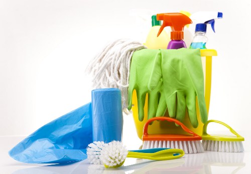 Deep cleaning service for a Lambeth kitchen and bathroom